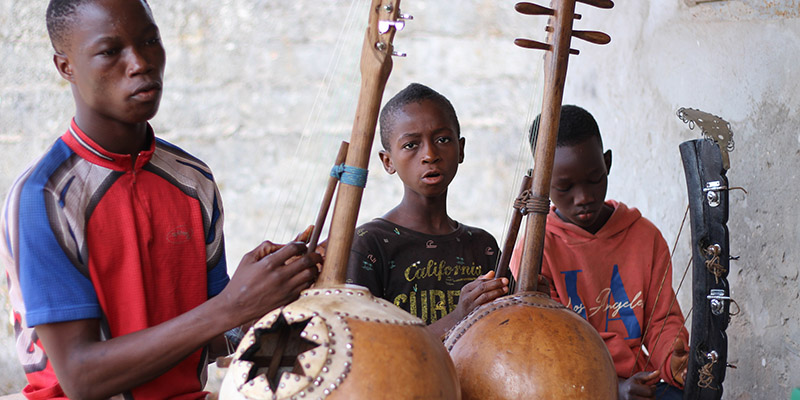 students of l'ecole fula flute play the ngoni and sing