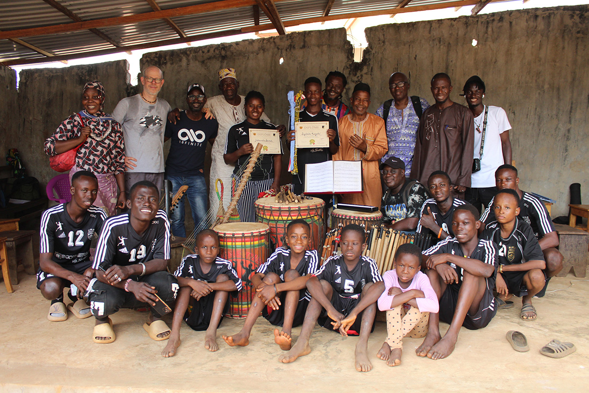 ecole-fula-flute-group-photo